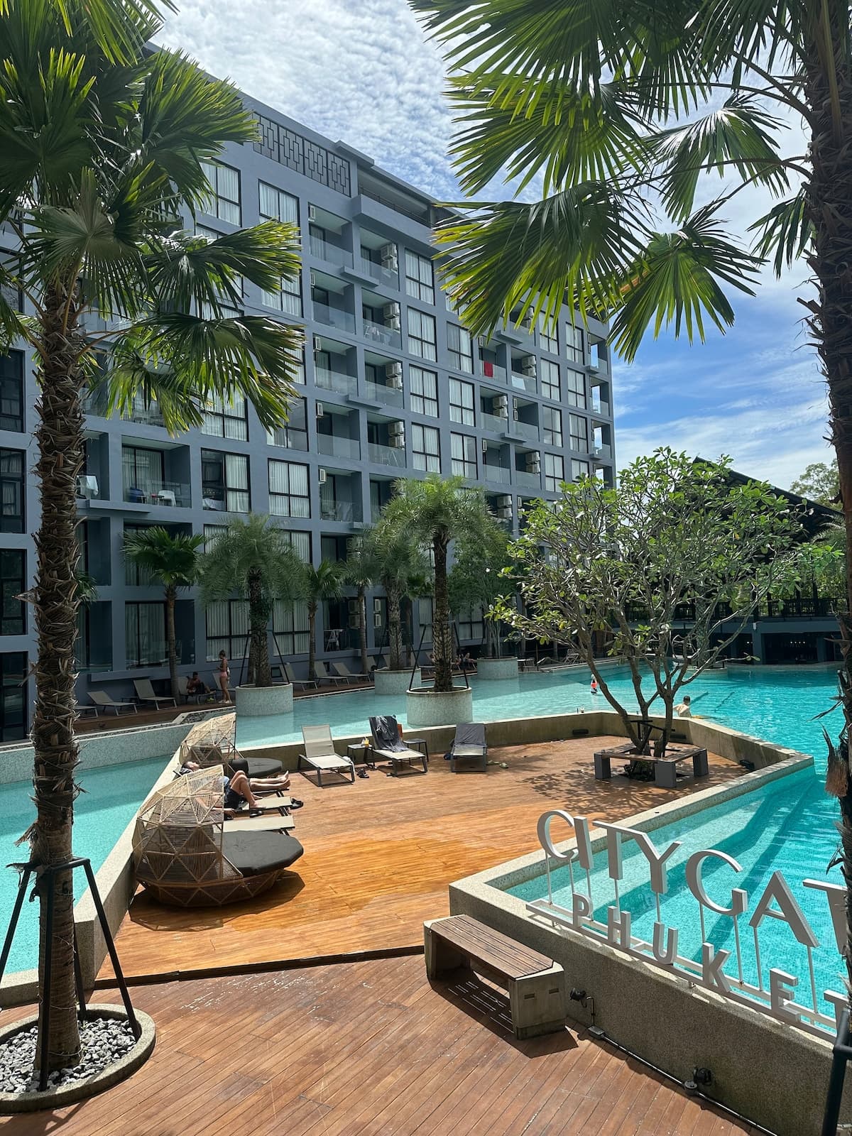 CityGate_B420_1BDR. 2 Pools on the roof. 500m to beach. 3 Bars