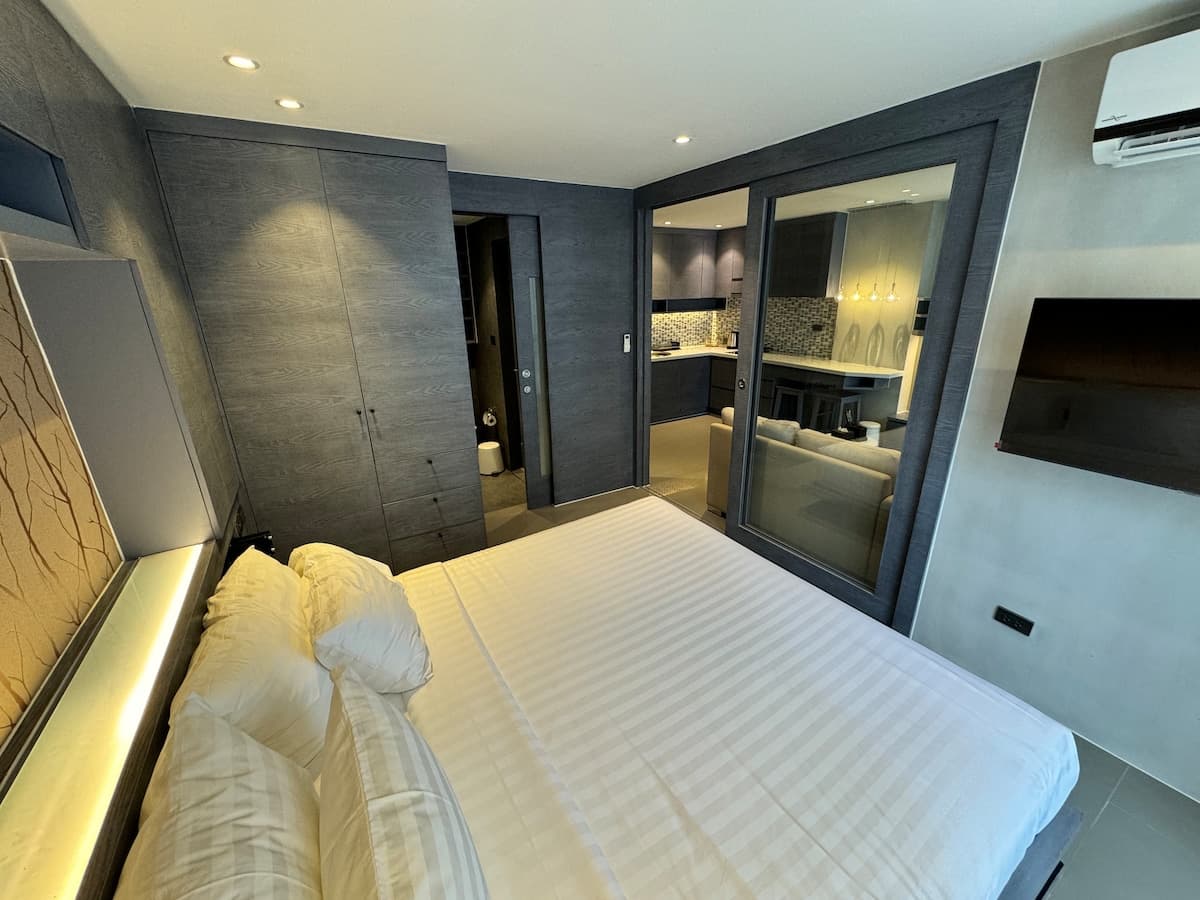 CityGate_B520_1BDR. King size bed. 3 Restaurants. 500m to beach