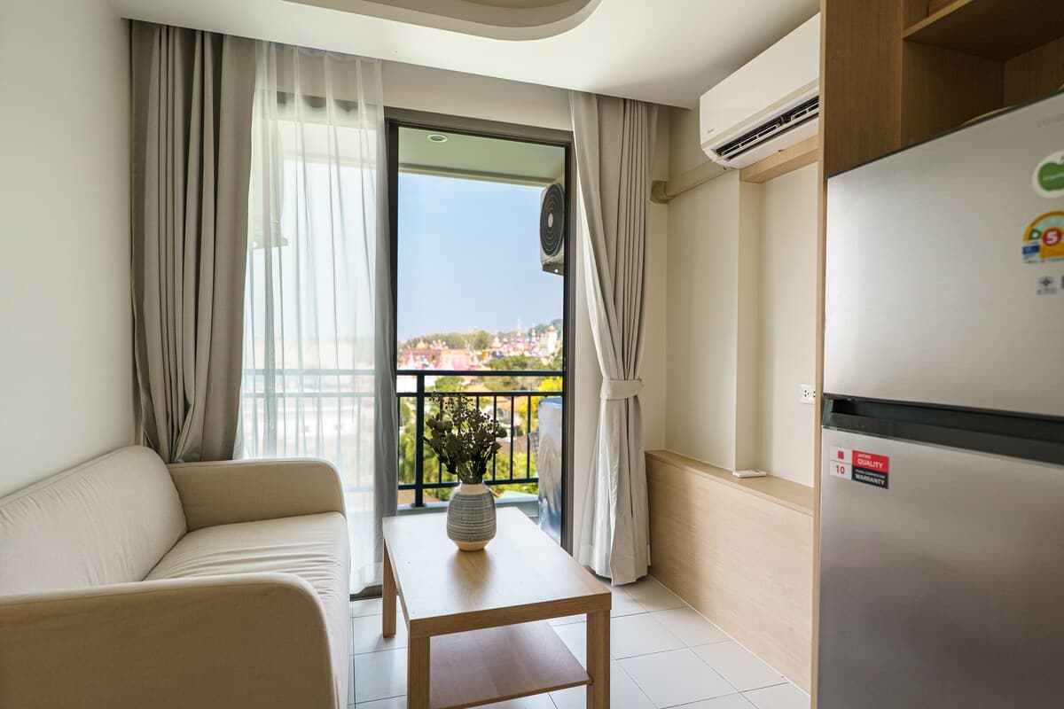 Fan_A705_Kamala Beach. View 1 BDR. Roof Pool 500 mbps WiFi